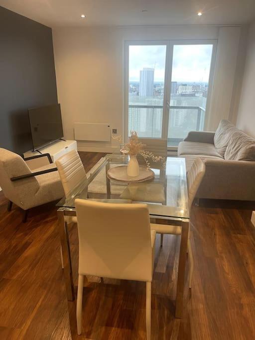 Lovely 2-Bedroom Condo With Balcony Manchester Eksteriør billede
